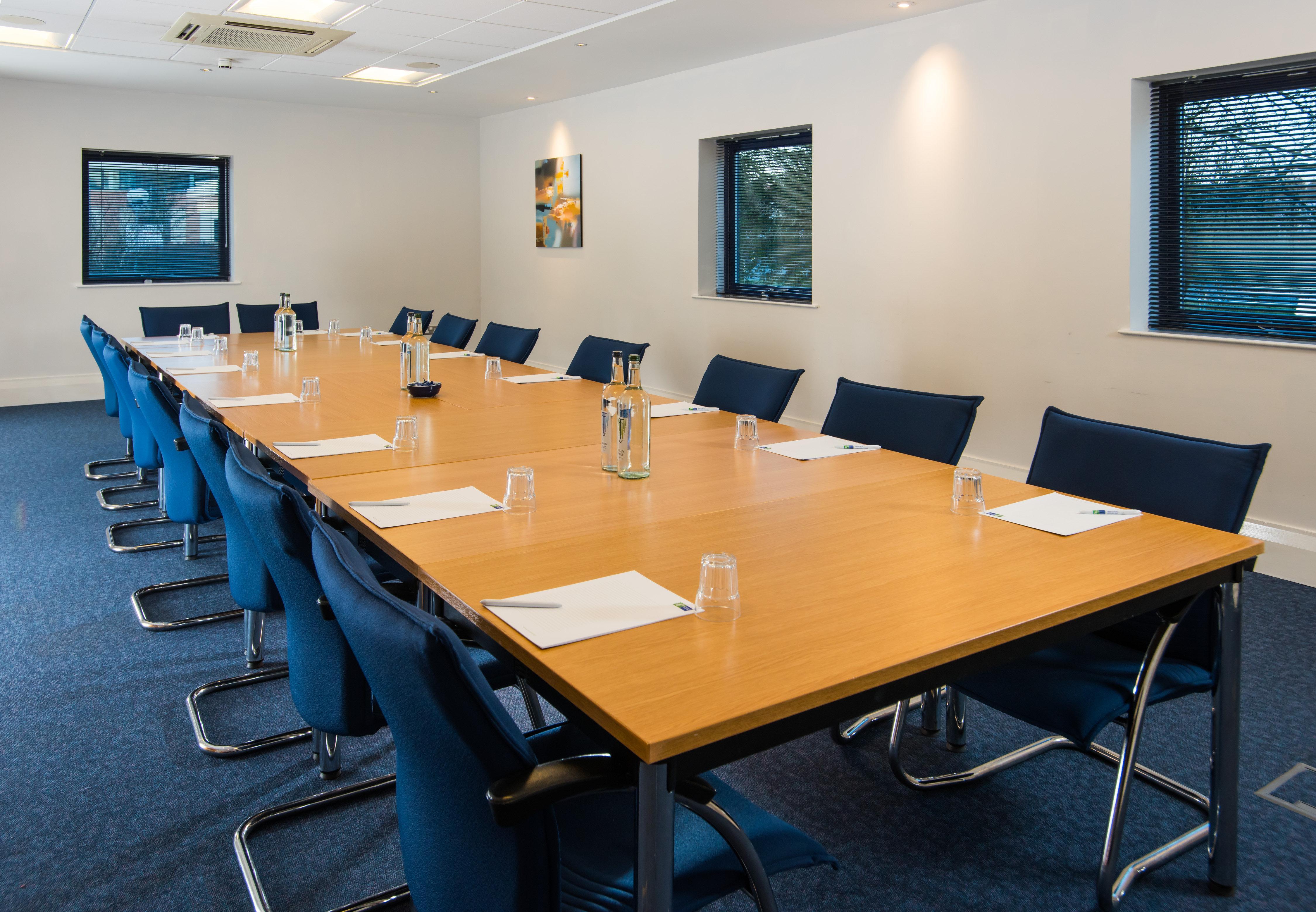 Holiday Inn Express Newport By Ihg Экстерьер фото