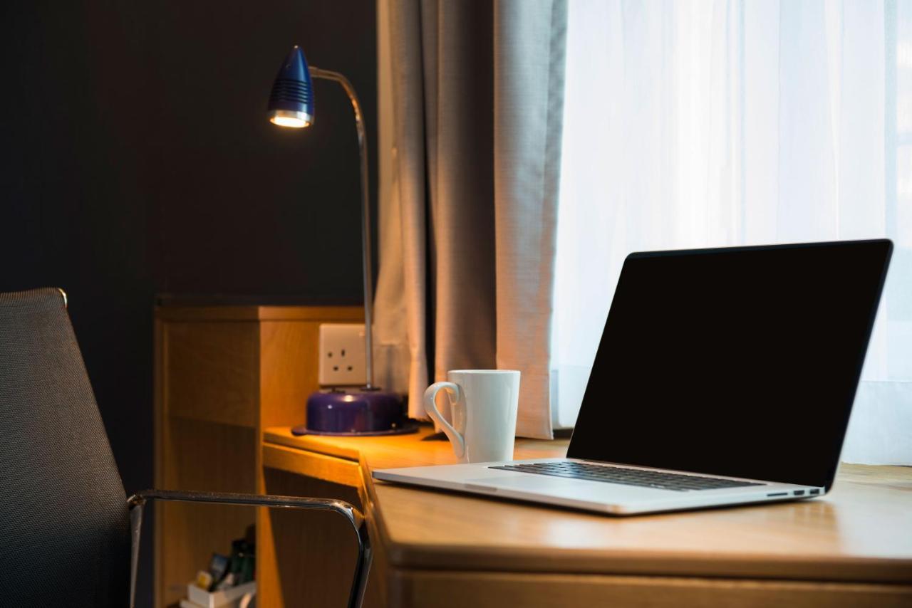 Holiday Inn Express Newport By Ihg Экстерьер фото