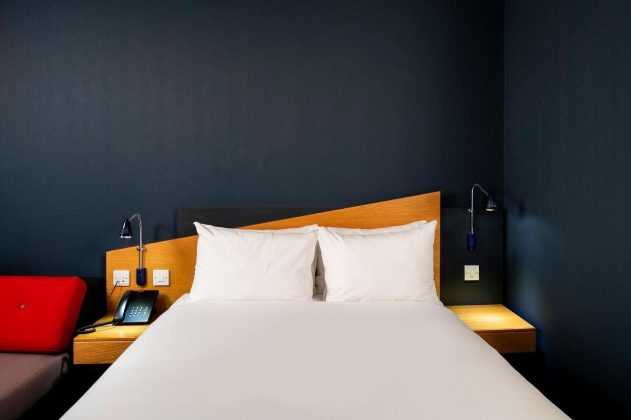 Holiday Inn Express Newport By Ihg Экстерьер фото