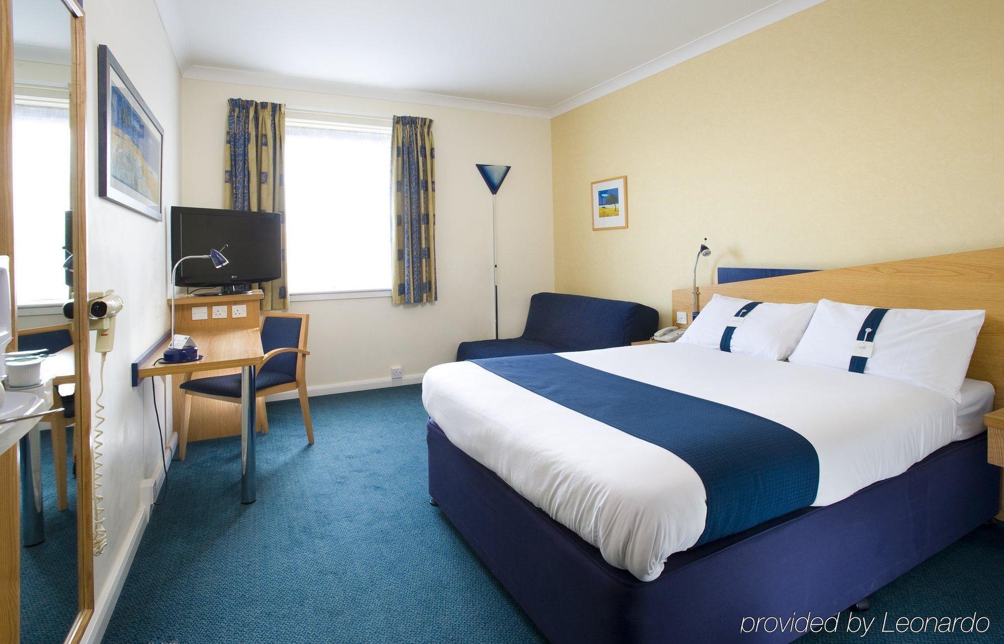 Holiday Inn Express Newport By Ihg Экстерьер фото